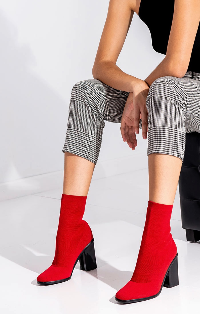 Un y botines calcetín en rojo y negro | Exé Shoes - Un paso adelante...